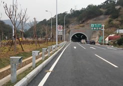 厦门海新隧道公路三波波形梁护栏安装