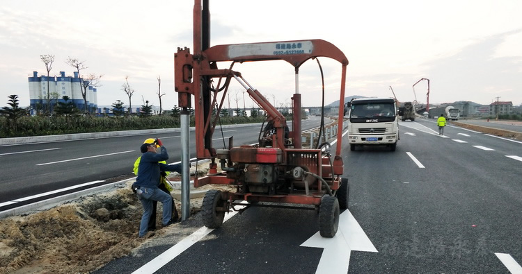 平潭县综合实验区苏平路公路波形护栏施工04