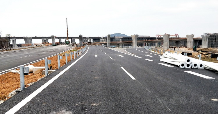 平潭县综合实验区苏平路公路波形护栏施工03