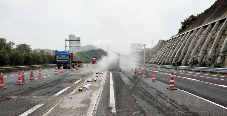 宁德汽车城高速收费站波形护栏安装工程(图5)