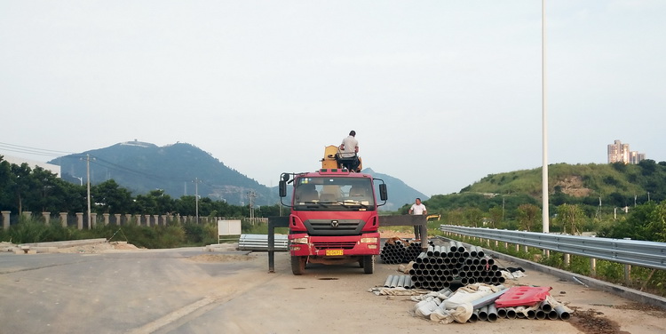 厦门加强型三波波形护栏安装工程项目(图4)