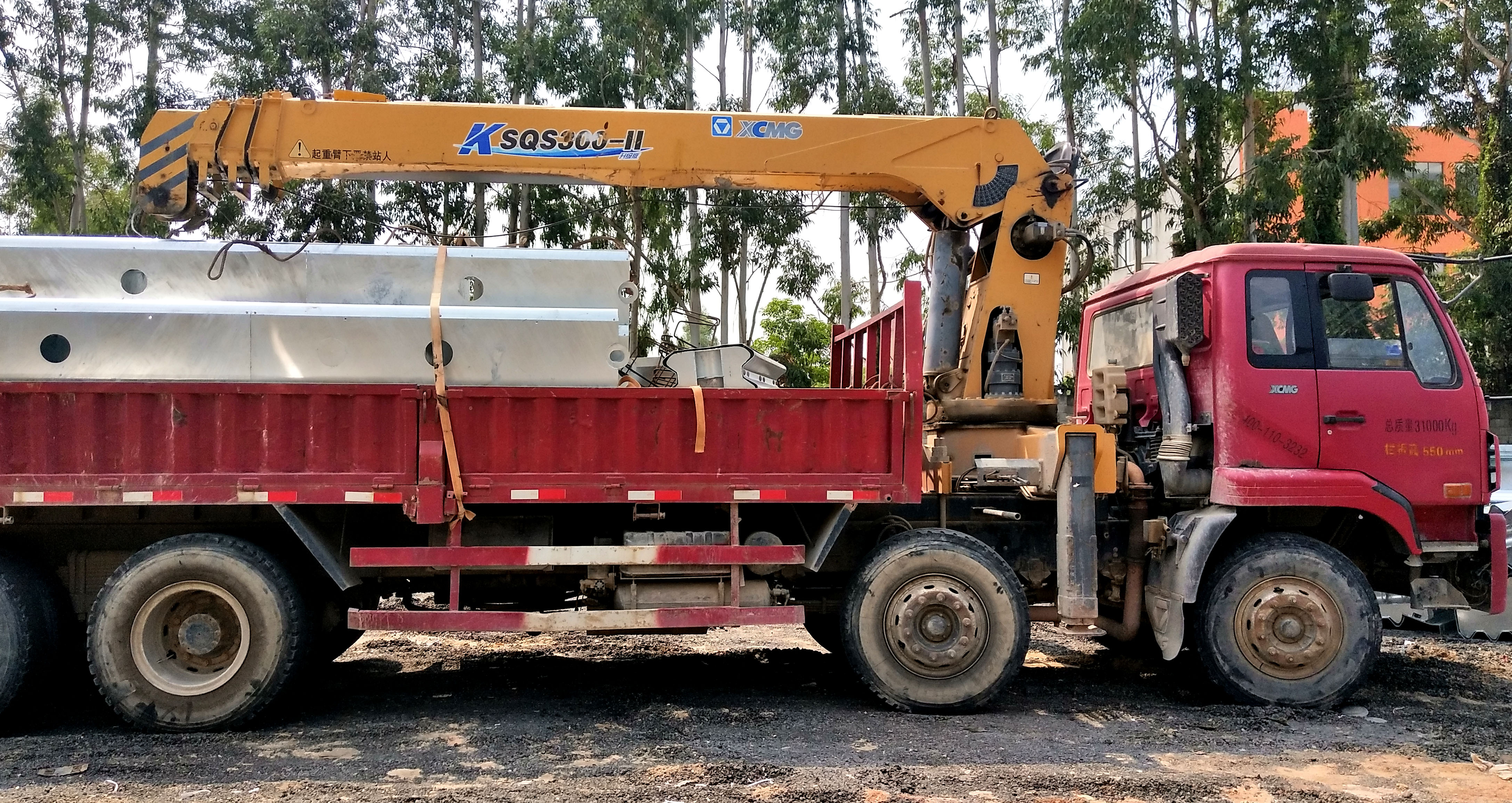 沈海高速厦漳中央活动护栏拆换工程(图2)