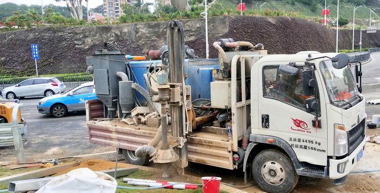 仙岳路海沧大桥引桥前转盘波形护栏安装工程(图2)